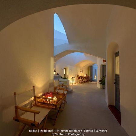 Rodies Traditional House Emporio  エクステリア 写真