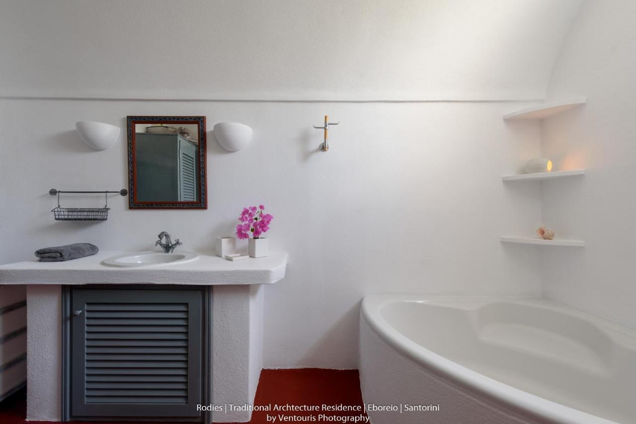 Rodies Traditional House Emporio  エクステリア 写真