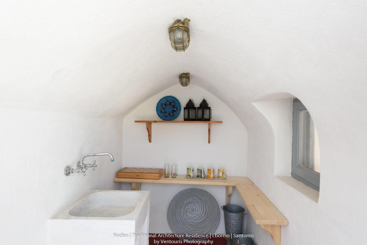 Rodies Traditional House Emporio  エクステリア 写真